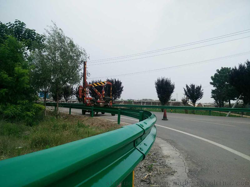 兩波護欄板規格